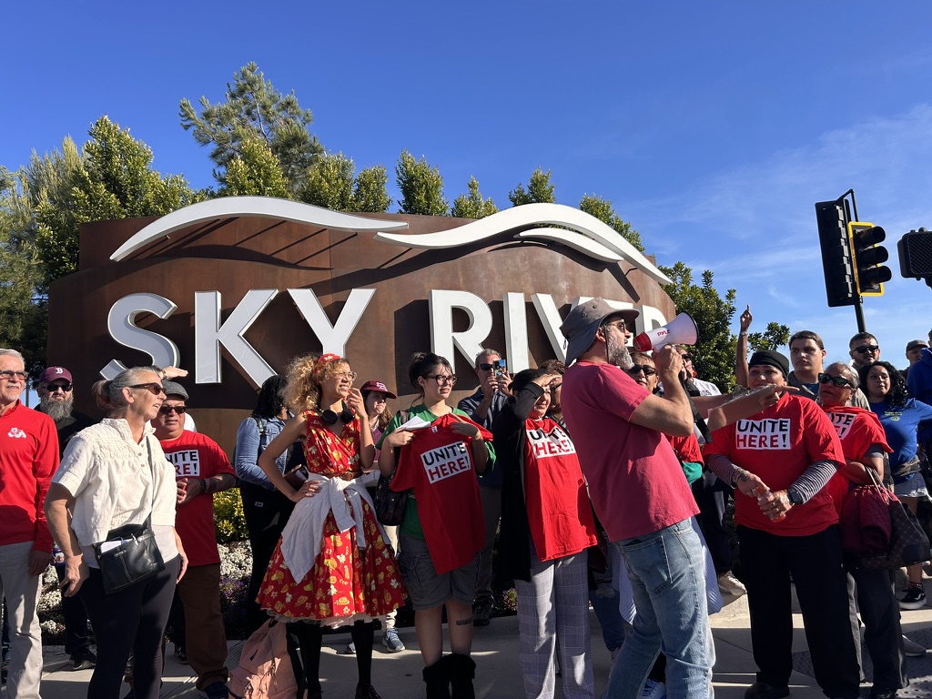 Workers picket outside of Sky River Casino. 2025. Elk Grove, California. / Photo courtesy of UNITE HERE.